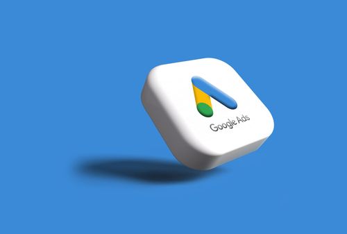Google-Ads-Symbol auf blauem Hintergrund